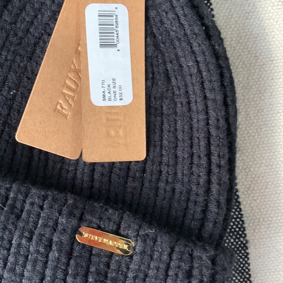 Black Benie With Fuzzy Topper- new with tag- Steve Madden - Picture 2 of 2